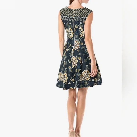 Gabby Skye Paisley & Floral Print Fit and Flare Dress Size 8 - Picture 2 of 7
